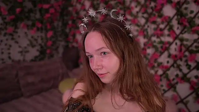 Snapshot of Petite_Polly chatting on November 28, 2025, 6:08 pm Petite Polly online show from November 28, 2025, 6:08 pm