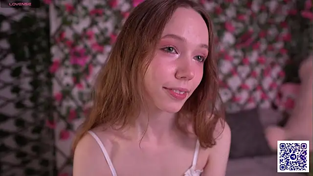 Snapshot of Petite_Polly chatting on November 15, 2025, 6:12 pm Petite Polly online show from November 15, 2025, 6:12 pm