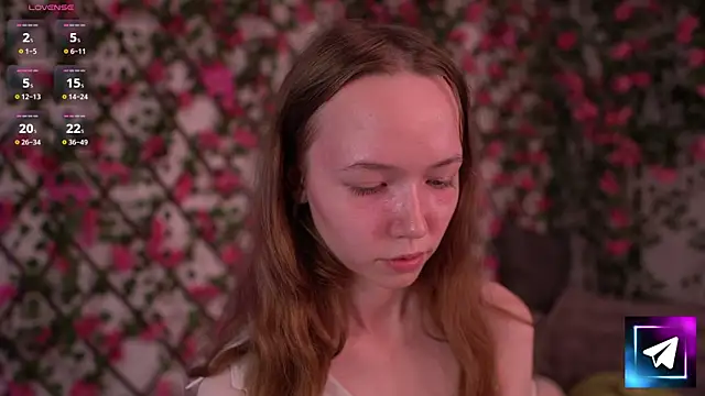 Snapshot of Petite_Polly chatting on November 30, 2025, 6:09 pm Petite Polly online show from November 30, 2025, 6:09 pm