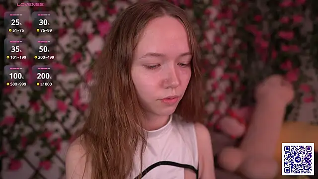 Snapshot of Petite_Polly chatting on November 24, 2025, 6:19 pm Petite Polly online show from November 24, 2025, 6:19 pm