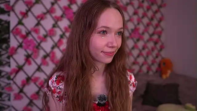 Snapshot of Petite_Polly chatting on October 22, 2025, 9:13 pm Petite Polly online show from October 22, 2025, 9:13 pm