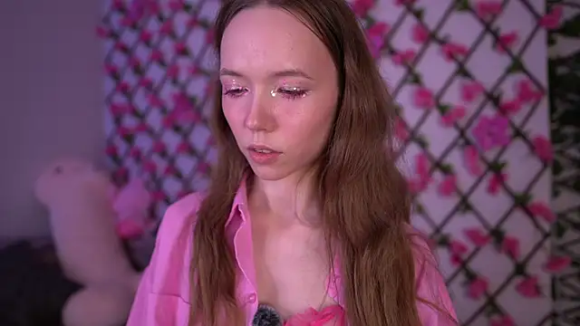 Snapshot of Petite_Polly chatting on November 10, 2025, 6:13 pm Petite Polly online show from November 10, 2025, 6:13 pm