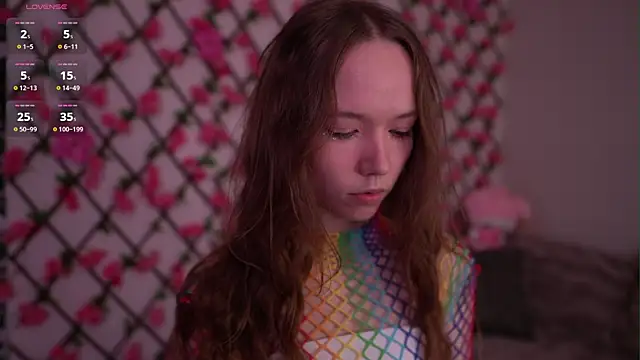 Snapshot of Petite_Polly chatting on October 24, 2025, 6:07 pm Petite Polly online show from October 24, 2025, 6:07 pm