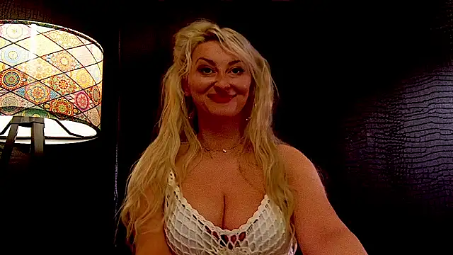 LeticiaReys online show from February 27, 2026, 1:00 pm