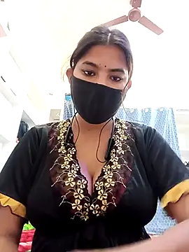 Hot radhaji online show from February 6, 2026, 5:09 pm