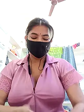 Hot radhaji online show from February 26, 2026, 12:43 am