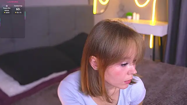 lorapalmerry online show from October 27, 2025, 3:13 pm