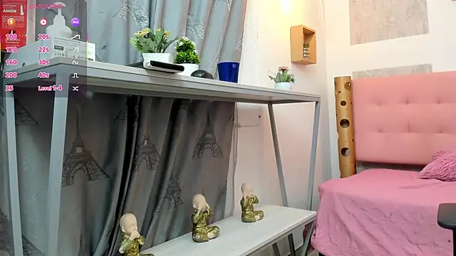 Snapshot of SamanthaFox_8 chatting on November 12, 2025, 11:03 am SamanthaFox 8 online show from November 12, 2025, 11:03 am