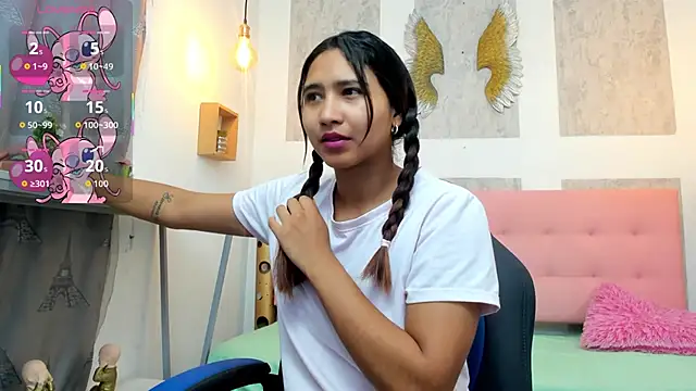 Snapshot of SamanthaFox_8 chatting on November 10, 2025, 11:59 am SamanthaFox 8 online show from November 10, 2025, 11:59 am