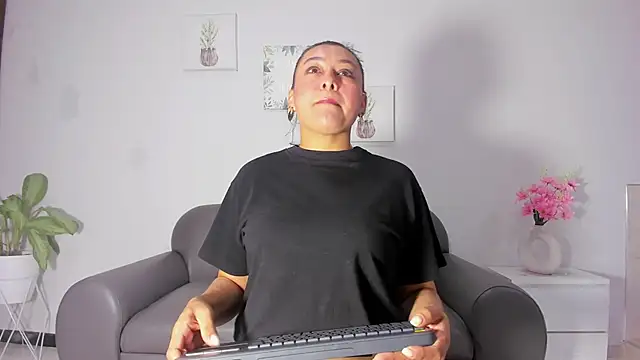 susan hotmilf online show from October 18, 2025, 11:56 am