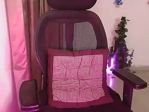 Snapshot of Royal_zara chatting on November 24, 2025, 5:46 pm Royal zara online show from November 24, 2025, 5:46 pm