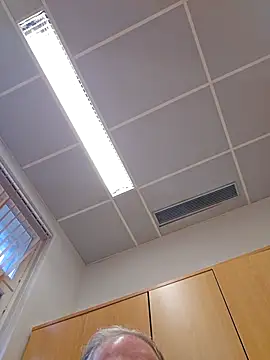 Snapshot of toyboyfin chatting on October 8, 2025, 2:40 pm toyboyfin online show from October 8, 2025, 2:40 pm