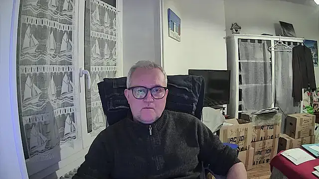 Snapshot of macdut67 chatting on March 1, 2026, 4:23 am macdut67 online show from March 1, 2026, 4:23 am