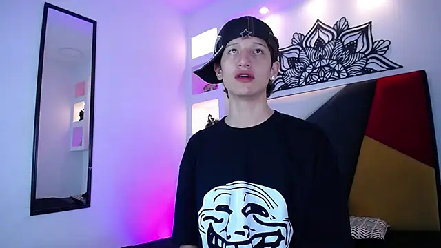 Emo Boy  online show from January 14, 2026, 6:22 pm