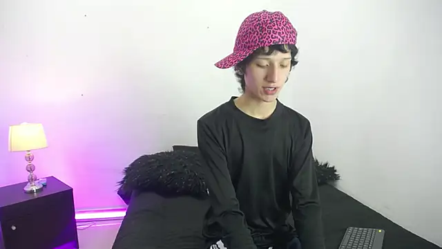 Snapshot of Emo_Boy_ chatting on November 10, 2025, 3:55 am Emo Boy online show from November 10, 2025, 3:55 am