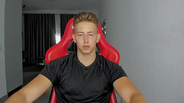 Snapshot of find0m_master chatting on November 1, 2025, 5:40 pm find0m master online show from November 1, 2025, 5:40 pm