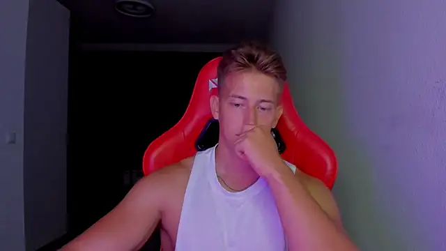 Snapshot of find0m_master chatting on November 10, 2025, 9:53 pm find0m master online show from November 10, 2025, 9:53 pm