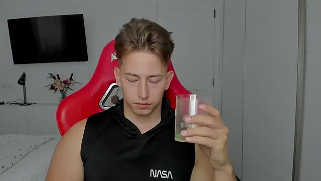 Snapshot of find0m_master chatting on October 11, 2025, 2:29 pm find0m master online show from October 11, 2025, 2:29 pm