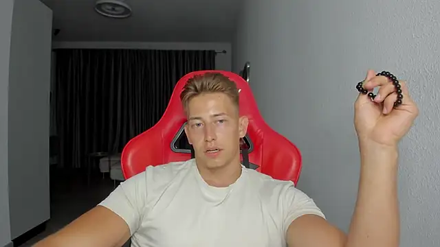 Snapshot of find0m_master chatting on November 4, 2025, 7:39 pm find0m master online show from November 4, 2025, 7:39 pm