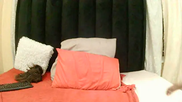 pearlxx20 online show from February 23, 2026, 7:36 pm