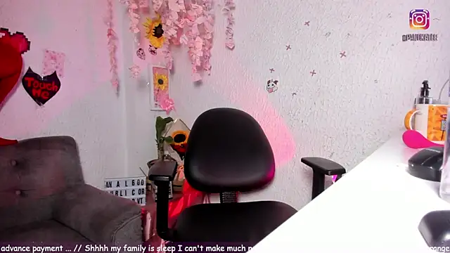 Emilycollei online show from March 15, 2026, 4:30 am