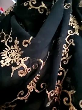 Snapshot of RAYI_Queen_15 chatting on November 30, 2025, 4:19 pm RAYI Queen 15 online show from November 30, 2025, 4:19 pm