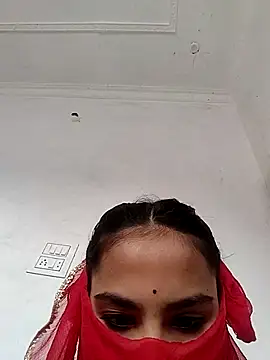 Snapshot of RAYI_Queen_15 chatting on December 1, 2025, 6:47 am RAYI Queen 15 online show from December 1, 2025, 6:47 am