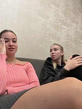 Snapshot of MayaGlow chatting on October 13, 2025, 5:53 am MayaGlow online show from October 13, 2025, 5:53 am