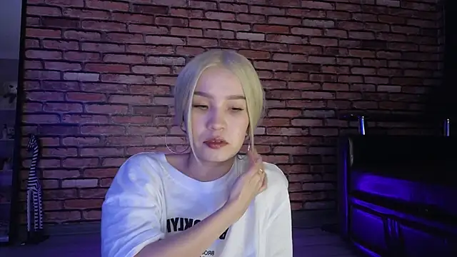 Snapshot of saya_li1 chatting on November 20, 2025, 10:31 pm saya li1 online show from November 20, 2025, 10:31 pm