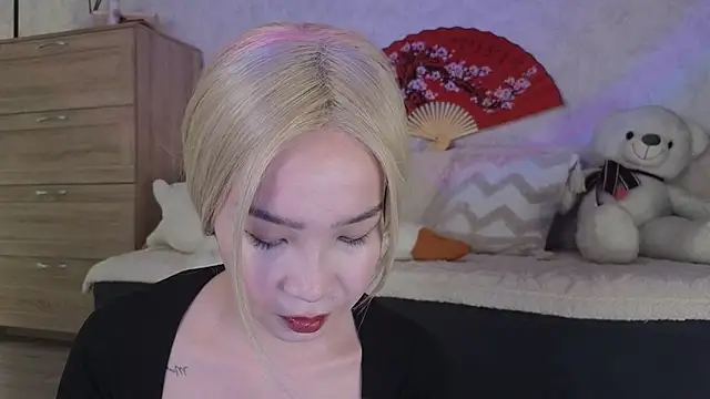 Snapshot of saya_li1 chatting on December 17, 2025, 6:24 pm saya li1 online show from December 17, 2025, 6:24 pm