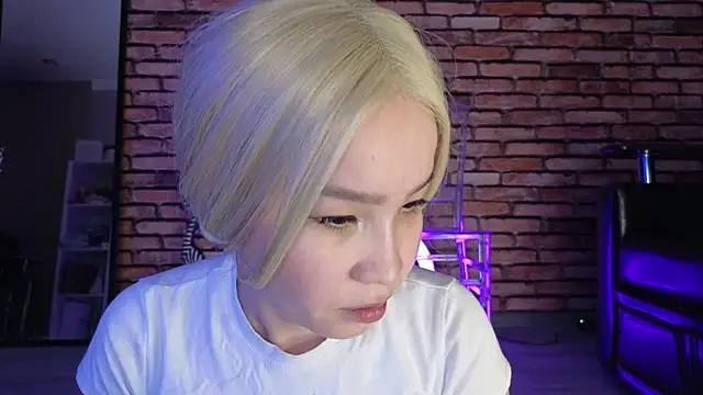 Snapshot of saya_li1 chatting on October 30, 2025, 9:22 pm saya li1 online show from October 30, 2025, 9:22 pm