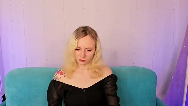 LikiLips online show from November 6, 2025, 1:09 am