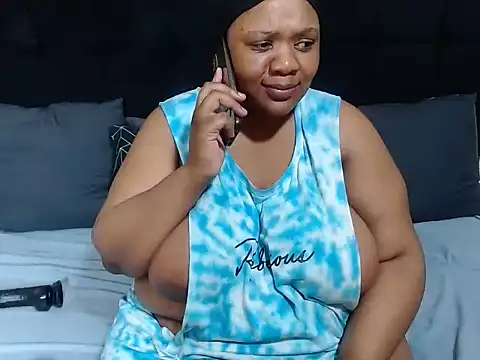 Snapshot of CaramelBootty chatting on November 26, 2025, 6:19 pm CaramelBootty online show from November 26, 2025, 6:19 pm