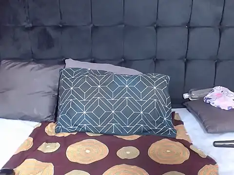 Snapshot of CaramelBootty chatting on November 18, 2025, 6:06 am CaramelBootty online show from November 18, 2025, 6:06 am