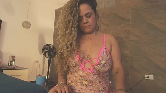 Rosee smith  online show from March 25, 2026, 3:17 am