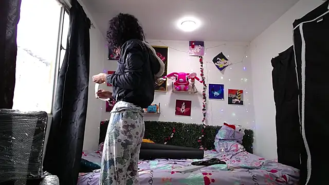 thianahorny online show from April 10, 2026, 12:34 pm