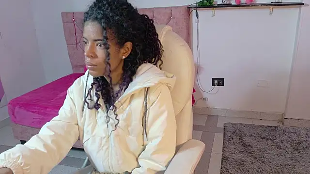 thianahorny online show from April 4, 2026, 1:28 pm