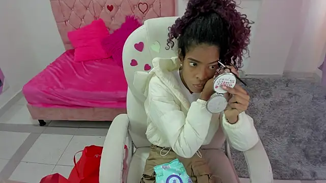 thianahorny online show from February 11, 2026, 1:44 pm