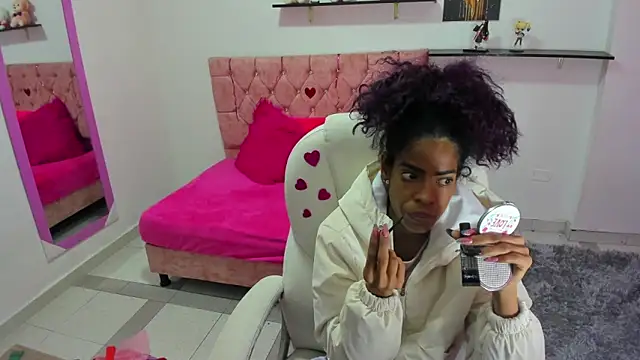 thianahorny online show from March 4, 2026, 12:35 pm