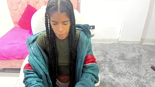 thianahorny online show from November 24, 2025, 9:42 am