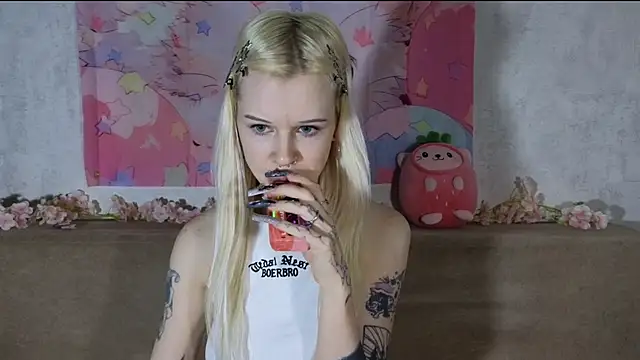 HoneyGold  online show from March 24, 2026, 3:28 am