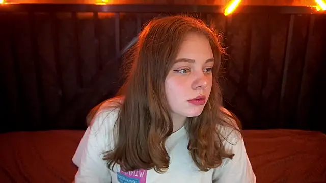 SnowWhiti online show from October 23, 2025, 1:10 pm