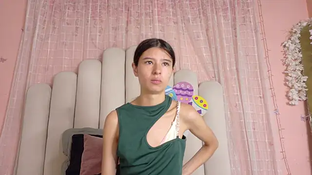 SweetRenata  online show from April 17, 2026, 12:41 pm