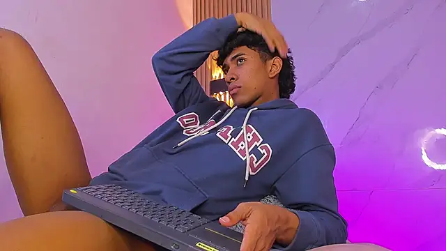 Snapshot of Ethan_thouse chatting on December 3, 2025, 7:35 pm Ethan thouse online show from December 3, 2025, 7:35 pm