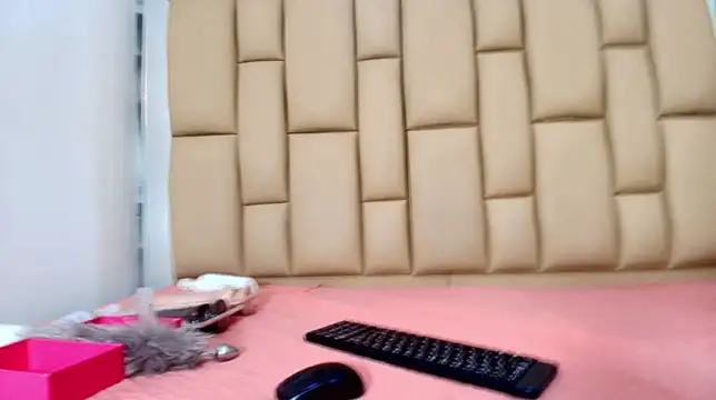 hannah teehn online show from December 4, 2025, 7:13 pm