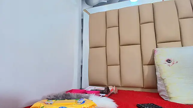 hannah teehn online show from December 2, 2025, 7:04 pm