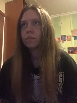 LunaVirelle online show from April 18, 2026, 8:20 pm