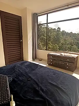 Snapshot of Scarlet_Aura chatting on December 17, 2025, 7:19 pm Scarlet Aura online show from December 17, 2025, 7:19 pm