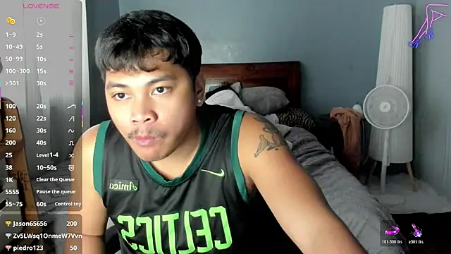 LuisitoJuancho55 online show from December 21, 2025, 12:35 am