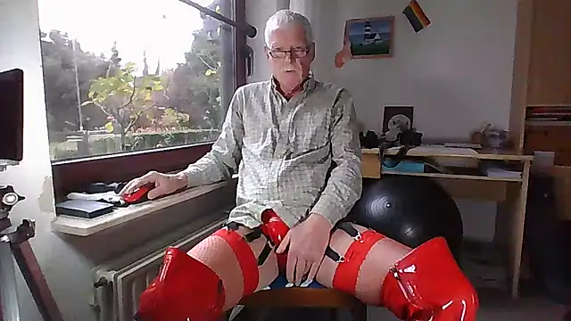 Snapshot of super-snoopy chatting on November 16, 2025, 9:25 am super-snoopy online show from November 16, 2025, 9:25 am